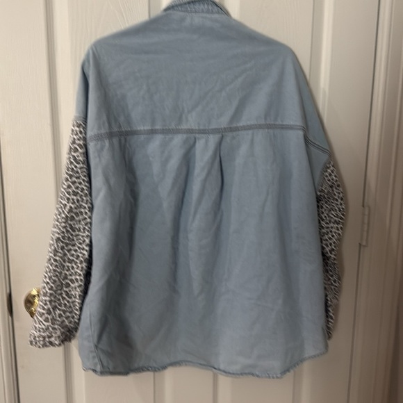 Light Blue Denim Jacket with Leopard Print Sleeves oversized XL XXL - Picture 3 of 3